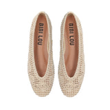 Widok z góry na baleriny Bibi Lou – kremowe, ażurowe, z miękką wkładką i subtelnym wzorem z plecionki