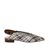 Baleriny Tuffoni z plecionki w odcieniach brązu, błękitu i ecru, z odkrytą piętą i skórzanym paskiem z klamerką – widok z boku.