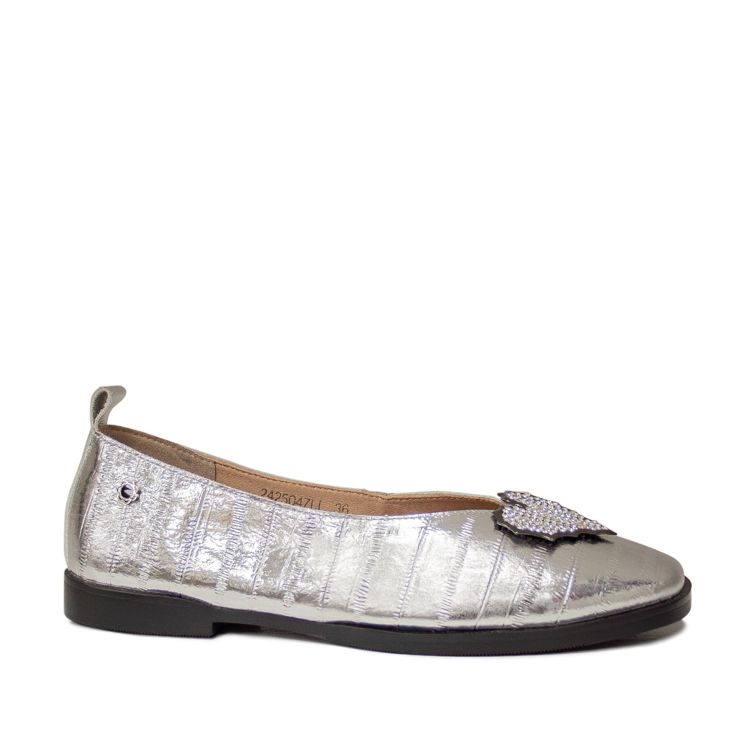 Baleriny Tuffoni – srebrne, skórzane, z cyrkoniami – ujęcie pod kątem ukazujące przód i bok buta