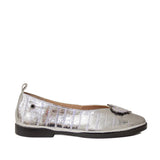 Baleriny Tuffoni – srebrne, skórzane, z cyrkoniami – widok z boku z teksturą imitującą skórę metaliczną