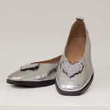 Baleriny Tuffoni – srebrne, skórzane, z cyrkoniami – widok z przodu