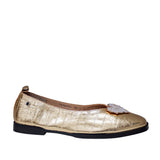 Baleriny Tuffoni w złotym kolorze, z ozdobą z cyrkonii i lekkim połyskiem, widok pod kątem.