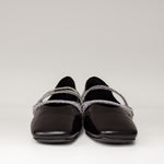 Czarne baleriny skórzane Tuffoni – widok z przodu, podkreślający ścięty nosek i dekoracyjne paski.