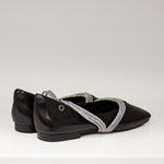 Widok z tyłu czarnych balerin Tuffoni – niska cholewka i subtelne wykończenie pięty.