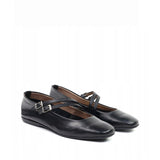 Baleriny Wonders – czarne, skórzane, Mary Jane widok pod kątem – para balerin ustawiona przodem i bokiem, z widocznymi podwójnymi paskami ze sprzączkami.