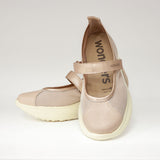 Widok na przód i wnętrze różowych balerin Wonders z okrągłym noskiem, paskiem na rzep i skórzaną wkładką MemoryGel.