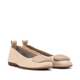 Baleriny Wonders FEI, ujęcie z przodu i boku – elegancki fason, błyszcząca lakierowana skóra, ozdobny detal na podbiciu.