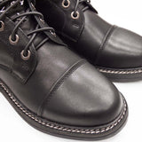 Botki Alma En Pena – hiszpańskie, ocieplane, z dżetami, ze skóry naturalnej - zbliżenie na czarną skórę naturalną.