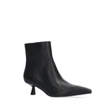 Skórzane botki damskie na kaczuszce SAKURA od hiszpańskiej marki Bibi Lou w czarnym kolorze - widok pod kątem.