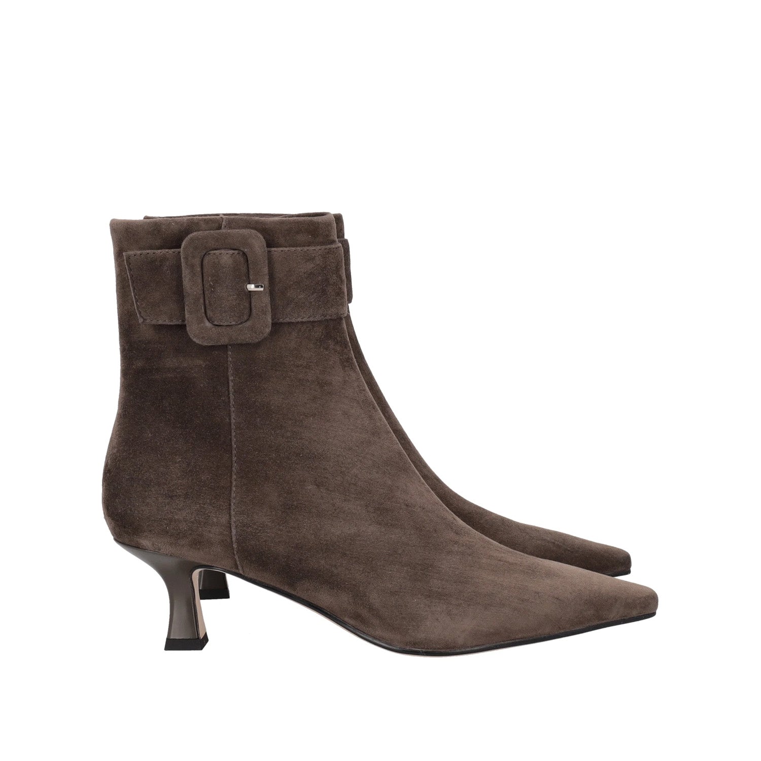 Włoskie botki Tosca Blu – brązowe, zamszowe, na obcasie typu kaczuszka - widok z boku.