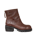 Botki Tuffoni – brązowe, skórzane, z tłoczonej skóry, na obcasie z bieżnikiem - widok z boku.