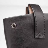 Botki Tuffoni – czarne, skórzane, motocyklowe z naturalnej skóry najwyższej jakości - zbliżenie na cholewkę.