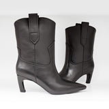 Botki Tuffoni – czarne, skórzane, na obcasie z szeroką cholewką ze skóry naturalnej - widok 2 butów.