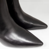 Botki Tuffoni – czarne, skórzane, na obcasie z szeroką cholewką ze skóry naturalnej - zbliżenie.