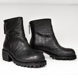 Botki Tuffoni – czarne, skórzane, z tłoczonej skóry, na obcasie z bieżnikiem - widok pary.