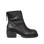 Botki Tuffoni – czarne, skórzane, z tłoczonej skóry, na obcasie z bieżnikiem - widok z boku.