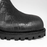 Botki Tuffoni – czarne, skórzane, z tłoczonej skóry, na obcasie z bieżnikiem - zbliżenie.