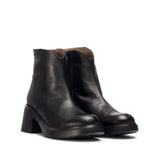 Botki Wonders – czarne, skóra naturalna, na obcasie, widok pod kątem.