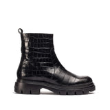 Botki Wonders – czarne, skórzane, lakierowane typu sztyblety z naturalnej skóry we wzór krokodyla, widok z boku.