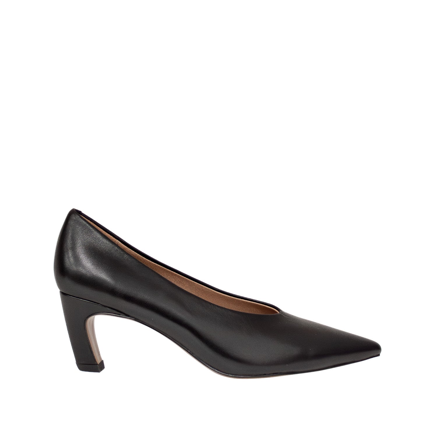 Czółenka włoskiej marki Tuffoni – czarne, skórzane, eleganckie - widok z boku.