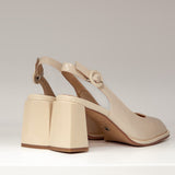 Czółenka Tuffoni lakierowane kremowe na słupku – widok z tyłu, geometryczny obcas i subtelny połysk skóry