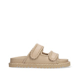Beżowe klapki Bibi Lou w odcieniu camel – widok z boku, hiszpańskie obuwie na platformie z plecionym wykończeniem i paskami na rzepy