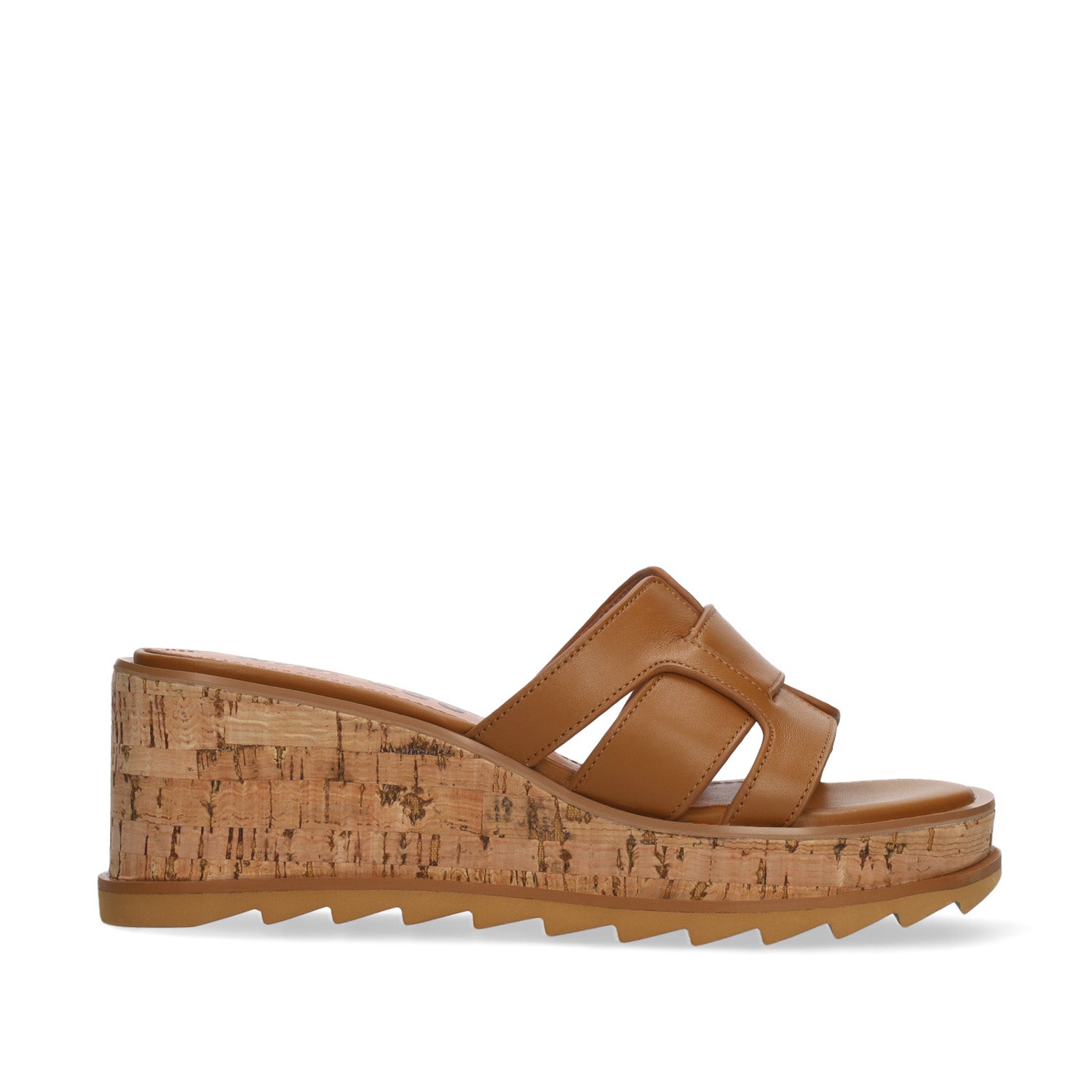 Klapki hiszpańskiej marki Bibi Lou. Holly sandal 765Z10VK: brązowe, skórzane, na koturnie – widok z boku.