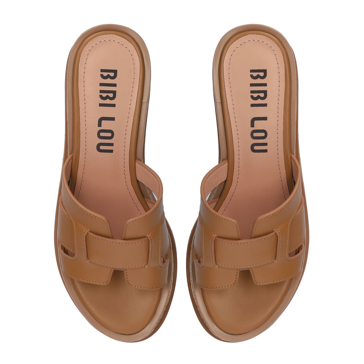 Hiszpańskie klapki Bibi Lou – brązowe, skórzane, na koturnie – widok z góry.