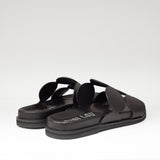 Skórzane klapki hiszpańskiej marki Bibi Lou – czarne, designerskie, ze skóry naturalnej, widok z tyłu.