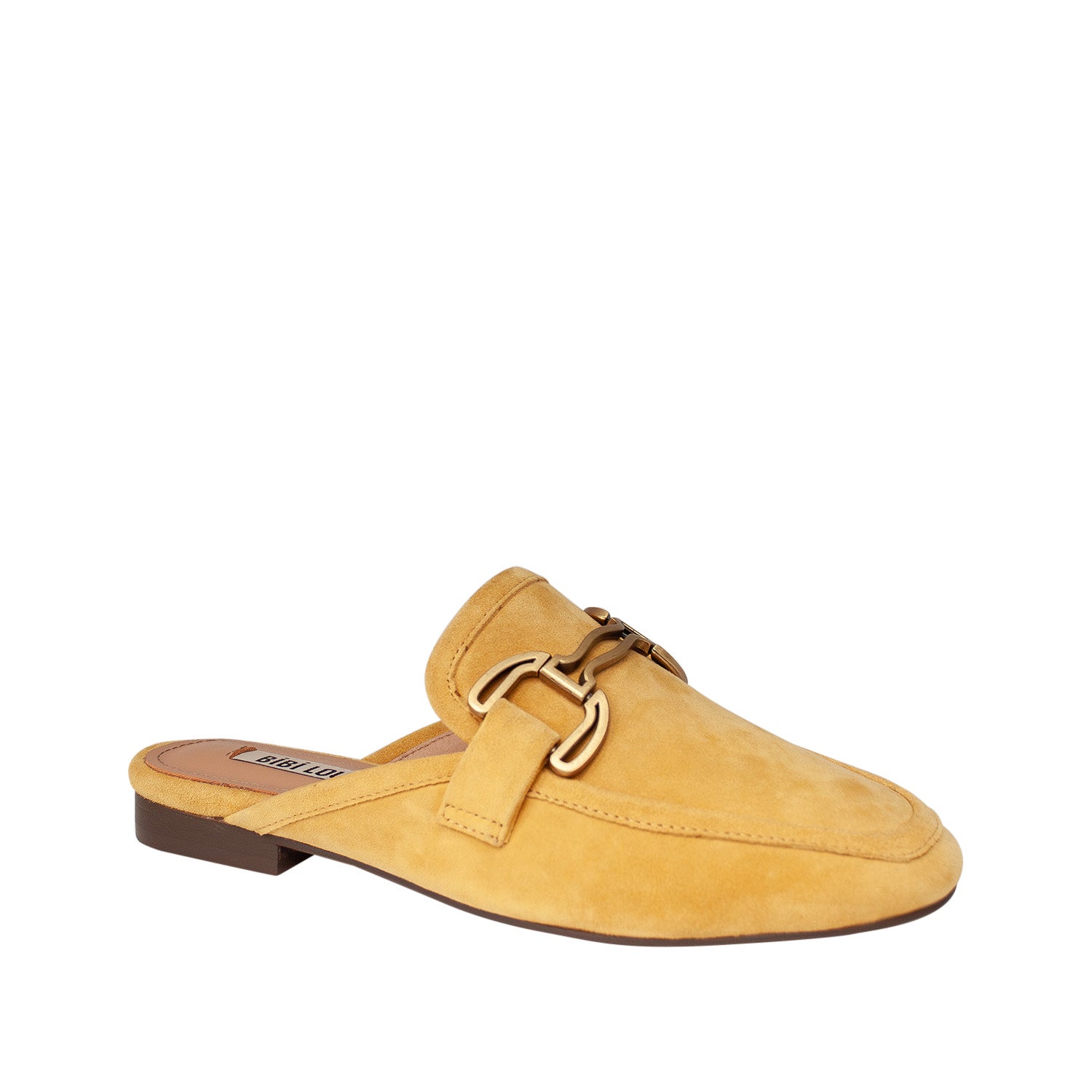 Musztardowe klapki hiszpańskiej marki Bibi Lou typu mule wykonane z miękkiego, naturalnego zamszu - widok pod kątem.