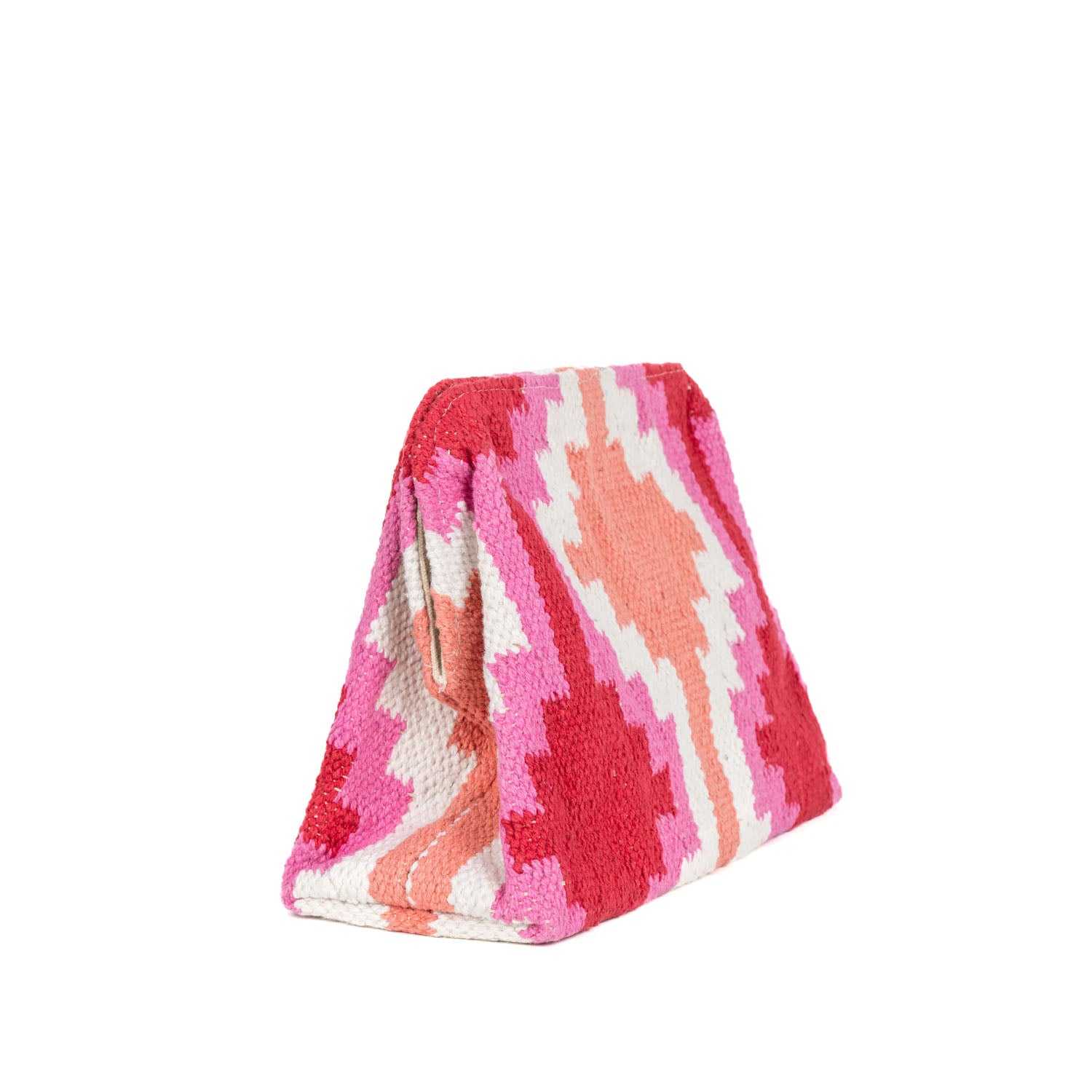 Bawełniana kopertówka Piti Cuiti – torebka z kolorowym haftem, widok pod kątem z lewej strony.