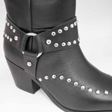 Kowbojki Tosca Blu – czarne, skórzane, z napami - zbliżenie.