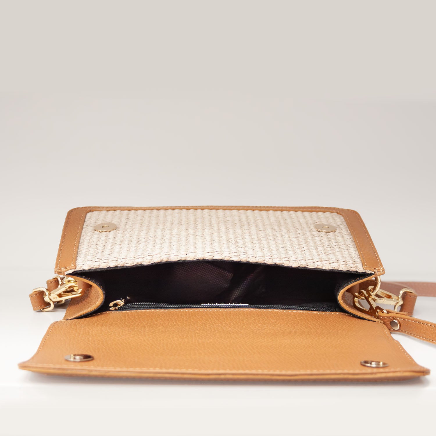 Listonoszka Ripani – brązowa, skóra naturalna, włoska - widok wnętrza.