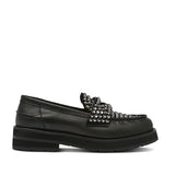 Profil czarnego loafersa Bibi Lou na grubej podeszwie, z ozdobą z cyrkonii, na białym tle