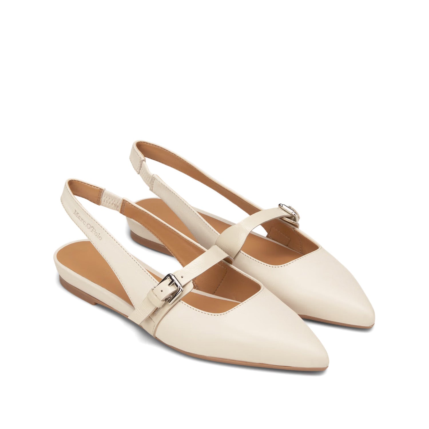 Mary Jane Marc O’Polo białe skóra naturalna – ujęcie pod kątem, eksponujące spiczasty nosek i subtelny połysk skóry.