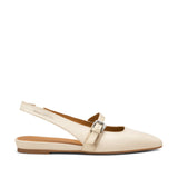 Mary Jane Marc O’Polo białe skóra naturalna – widok z boku, pokazujący smukły profil i elegancki pasek z klamrą.