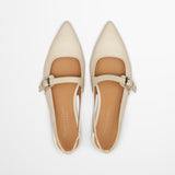 Mary Jane Marc O’Polo białe skóra naturalna – widok z góry, z detalem logo na pasku i perfekcyjnym wykończeniem.