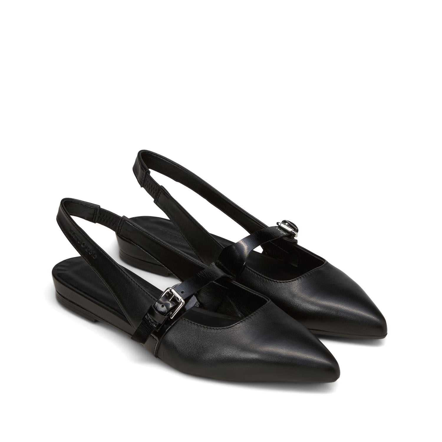 Mary Jane Marc O’Polo czarne, skóra naturalna – ujęcie pod kątem, widoczna faktura skóry i metalowa klamra.