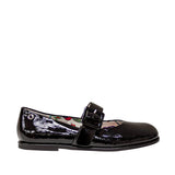 Profil czarnych Mary Jane Tuffoni – lakierowana powierzchnia, szeroki pasek i elegancka, płaska podeszwa