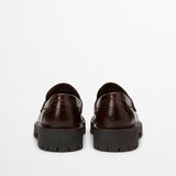 Mokasyny typu loafersy Marc O’Polo – ciemnobrązowe, skórzane z najwyższej jakości skóry naturalnej, widok z tyłu.