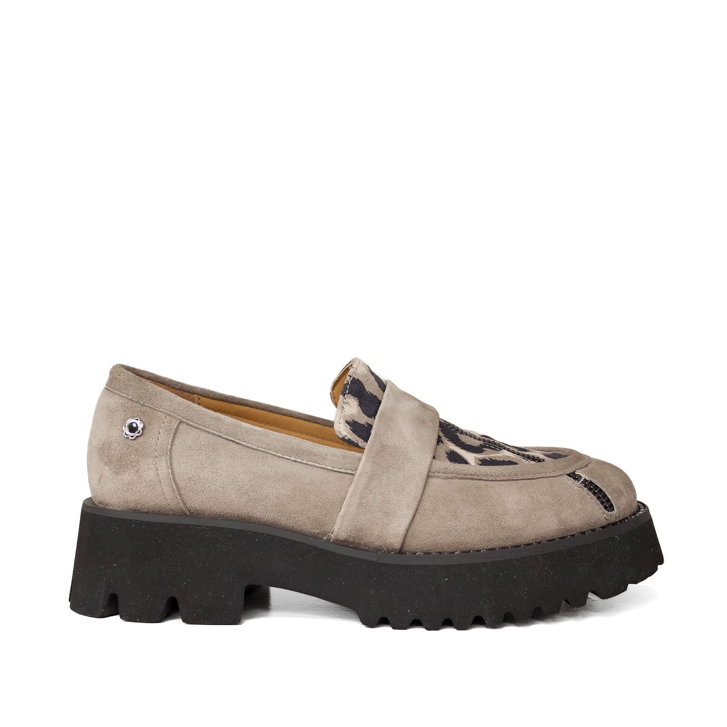 Mokasyny Tuffoni – zamszowe, animal print, włoskie - widok z boku.