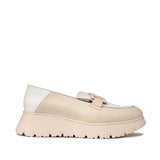 Skórzane mokasyny Wonders w odcieniach beżu i bieli, z wyrazistą platformą i dekoracyjnym detalem – profil boczny.