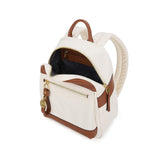 Wnętrze włoskiego plecaka Nannini – widok od góry na otwarty plecak z ciemną podszewką i kieszenią zapinaną na suwak.