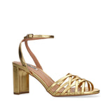 Sandały Bibi Lou złote, skórzane, na obcasie – widok pod kątem – zdjęcie pokazujące złote sandały Bibi Lou z przodu i z boku, eksponujące ich nowoczesny kształt, metaliczny połysk i subtelną elegancję.
