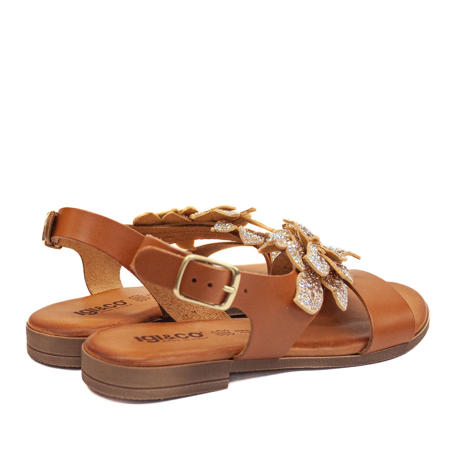 Sandały Igi&Co widok z tyłu – detale paska wokół pięty i skórzanej wkładki z logo marki.