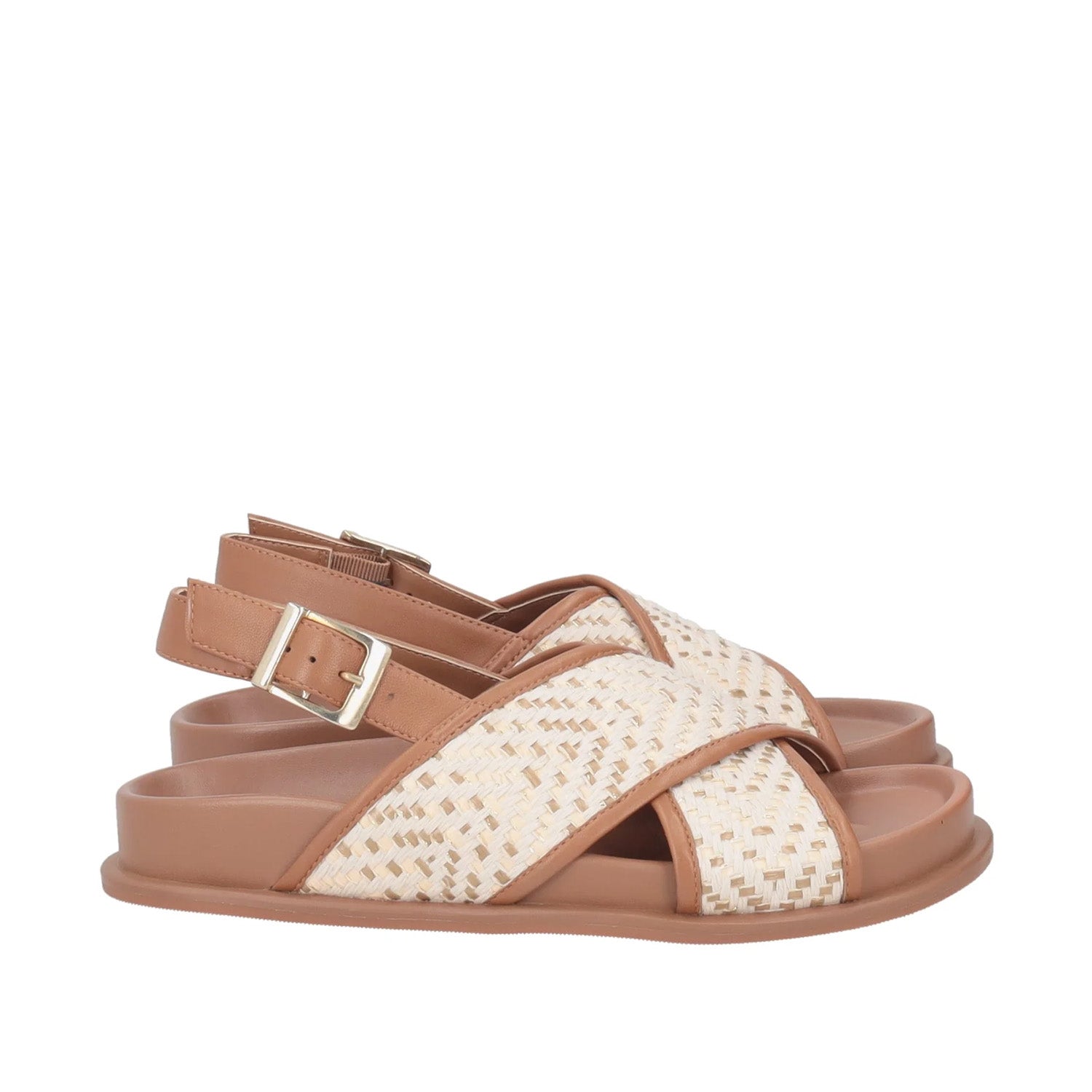 Sandały Tosca Blu – skórzane, z paskami, włoskie – boczny widok na skrzyżowane paski z plecionki i karmelowej skóry naturalnej oraz regulowany pasek ze sprzączką.