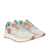 Sneakersy włoskie sportowe Tosca Blu uchwycone pod kątem – różowe, beżowe i zielone detale oraz jasna, gruba podeszwa z bieżnikiem.