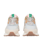 Widok na przód włoskich sneakersów Tosca Blu – pastelowe sznurowadła, logo na języku i kontrastowe wykończenia z zamszu.