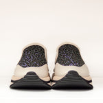 Sneakersy Tuffoni – beżowe, ażurowe, skórzane widziane z przodu, z błyszczącą cholewką pokrytą kryształkami i miękkim wykończeniem języka.