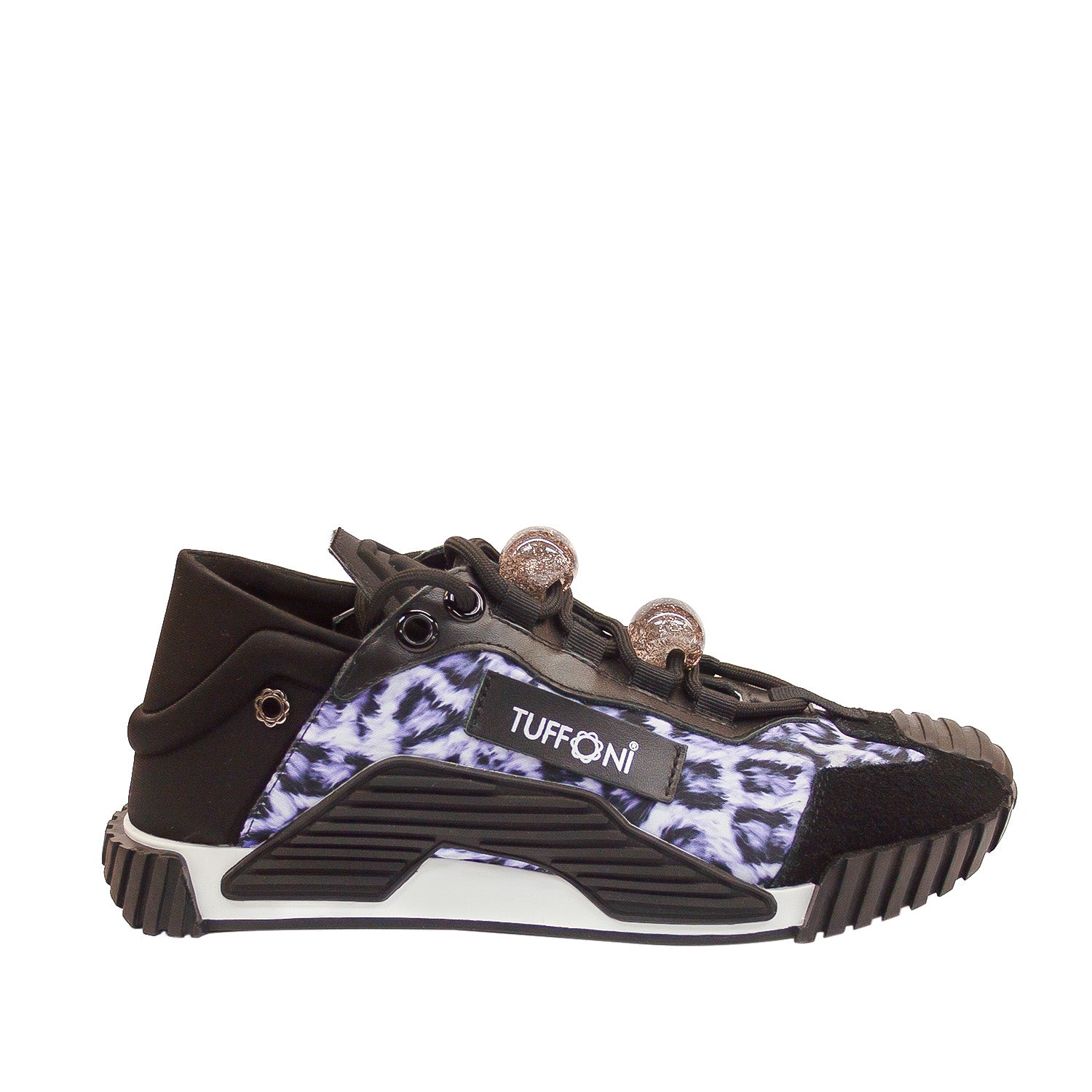 Sneakersy Tuffoni z naturalnego zamszu w odcieniach fioletu i czerni, z dynamiczną podeszwą i zwierzęcym printem, ujęcie z profilu.